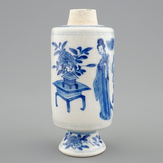 Een Chinees blauw-wit soft paste porselein vaasje, Kangxi